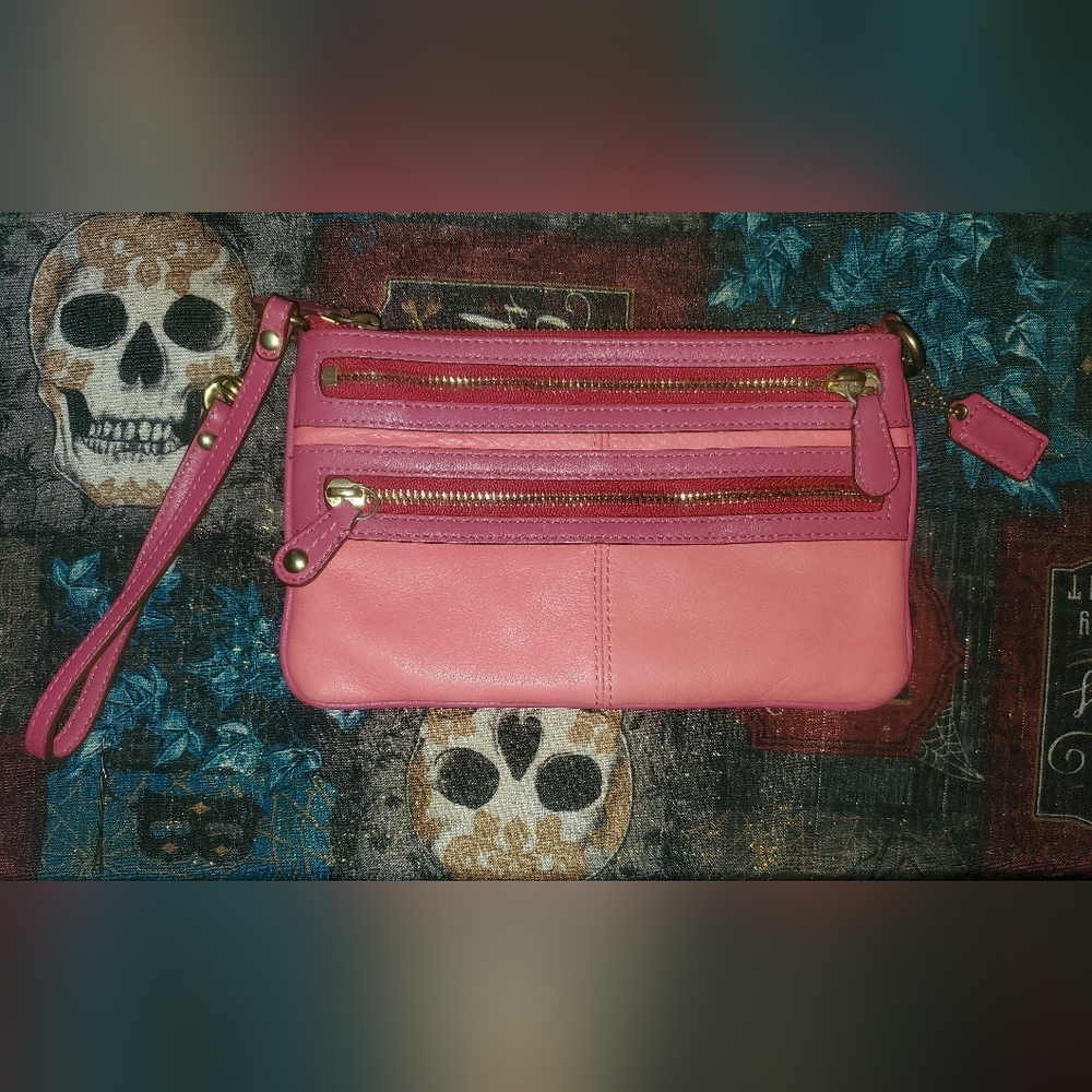 Large Pink Leather Coach Wristelt